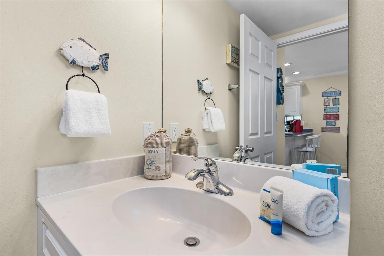 Half bathroom 1st floor