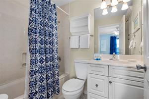 Guest bathroom 2 2nd floor