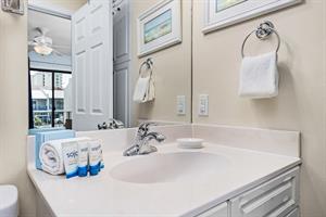 Guest bathroom 2 2nd floor