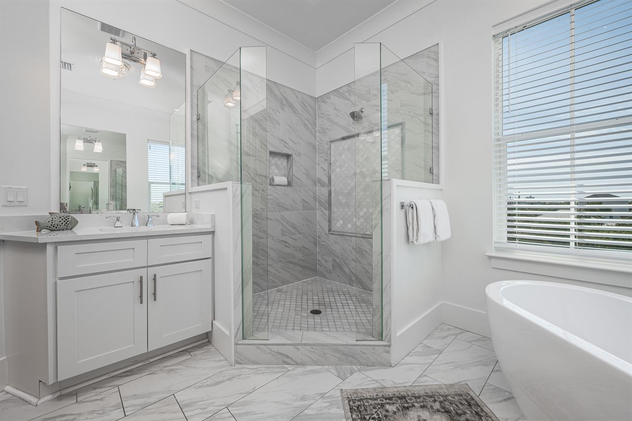 Master bathroom 2 3rd floor