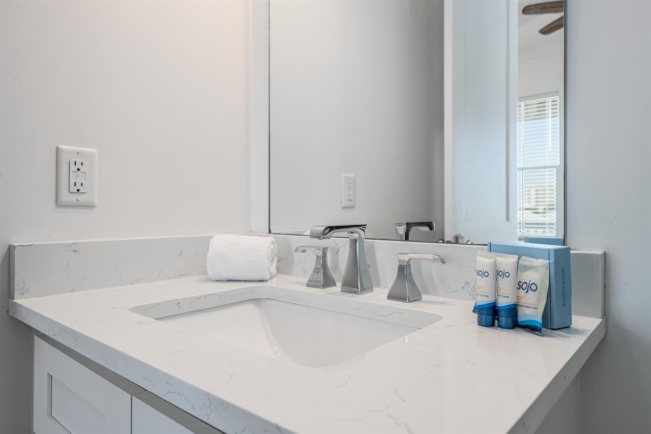 Guest bathroom 2 3rd floor