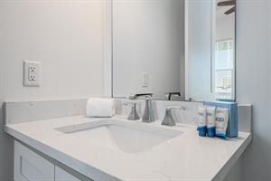 Guest bathroom 2 3rd floor