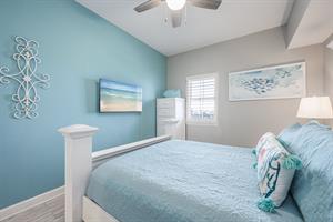 Peaceful colors in guest bedroom