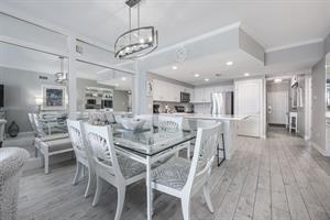 Dining area to breakfast bar