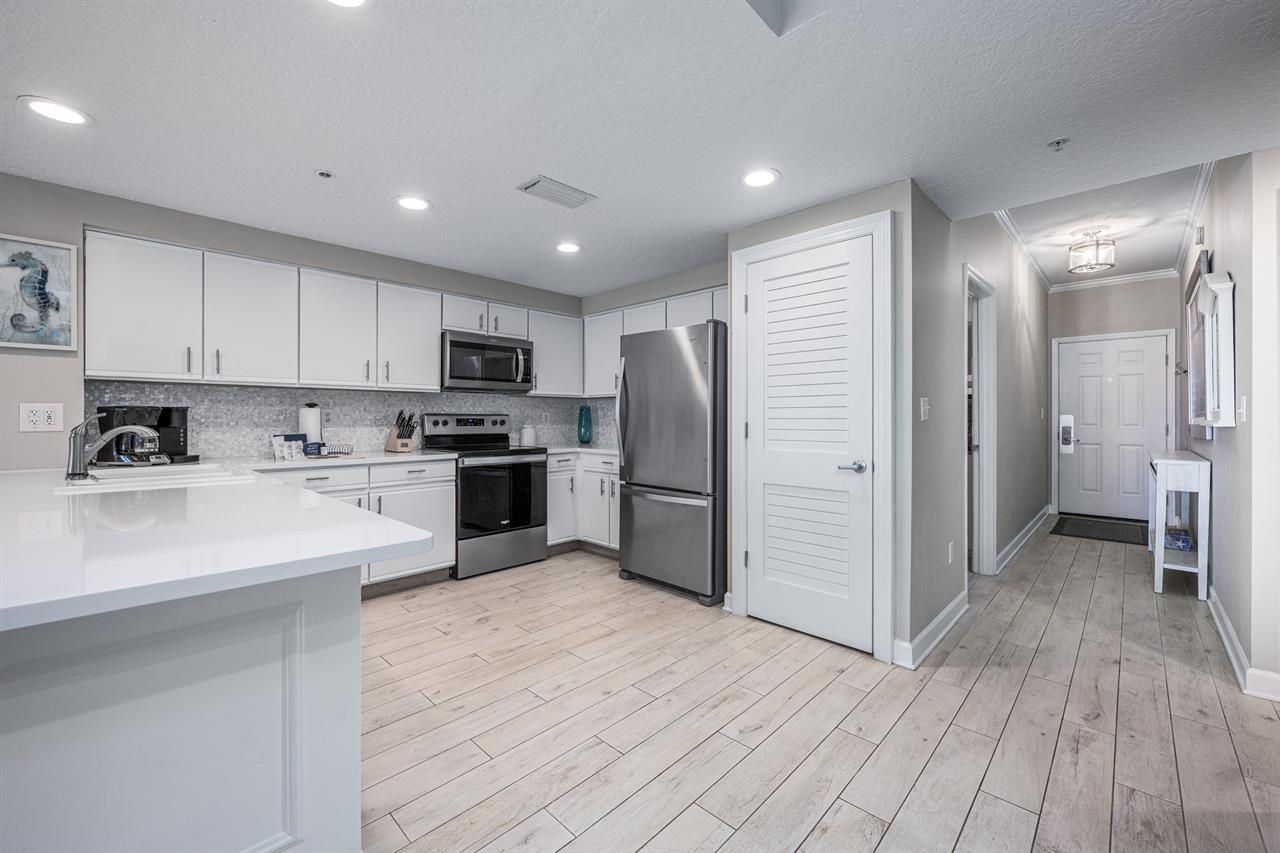 Spacious kitchen for cooking