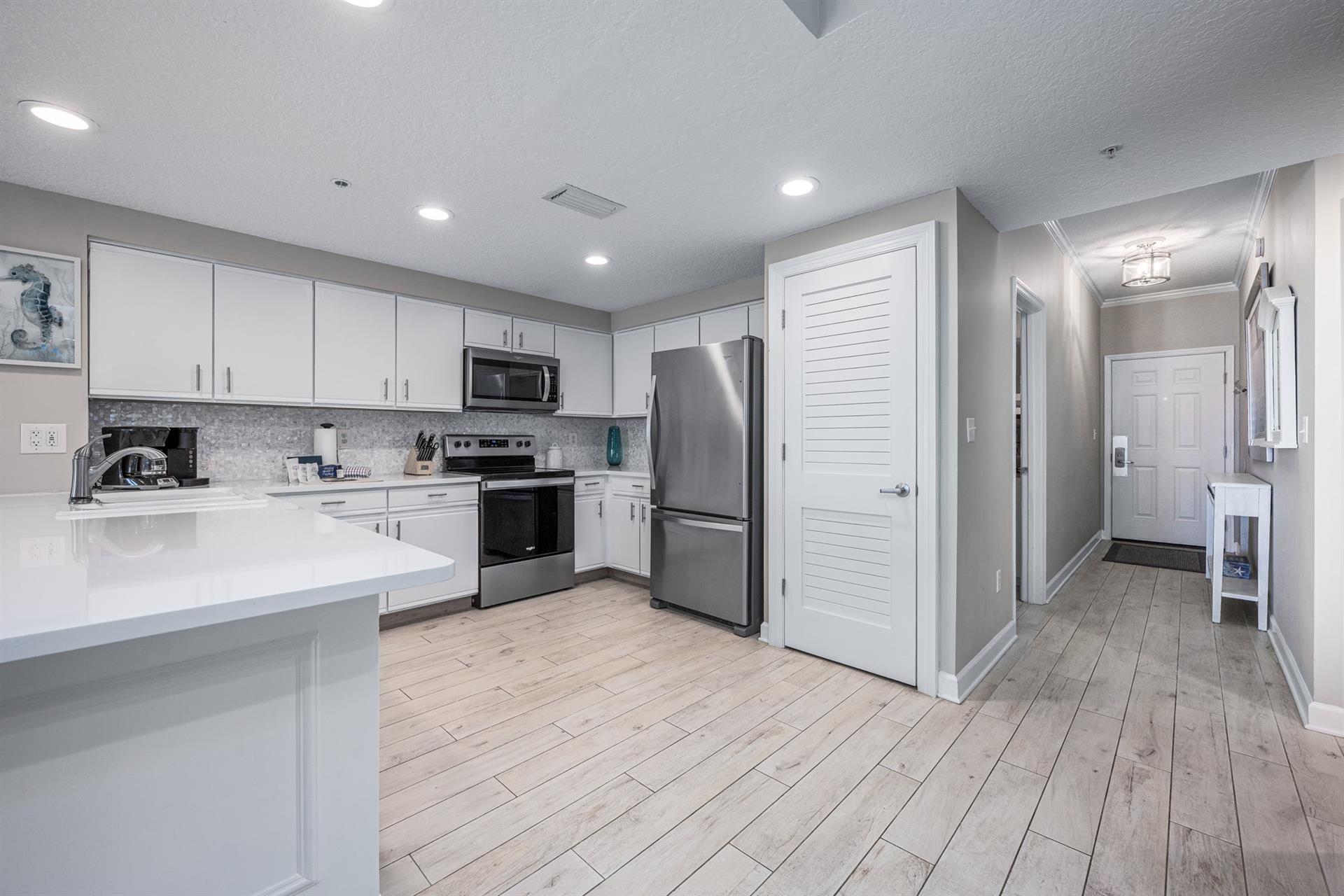 Spacious kitchen for cooking