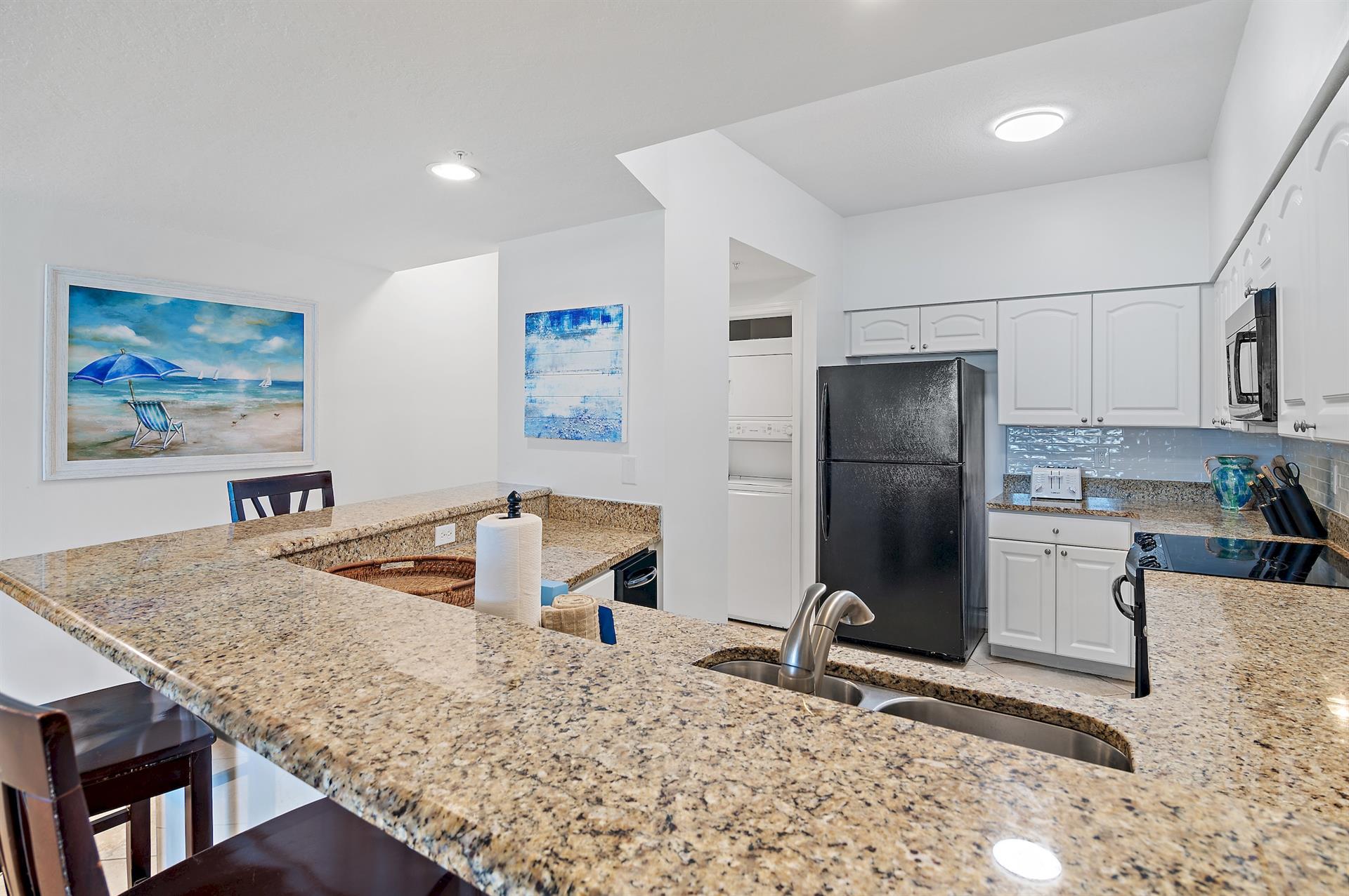 Breakfast bar to kitchen