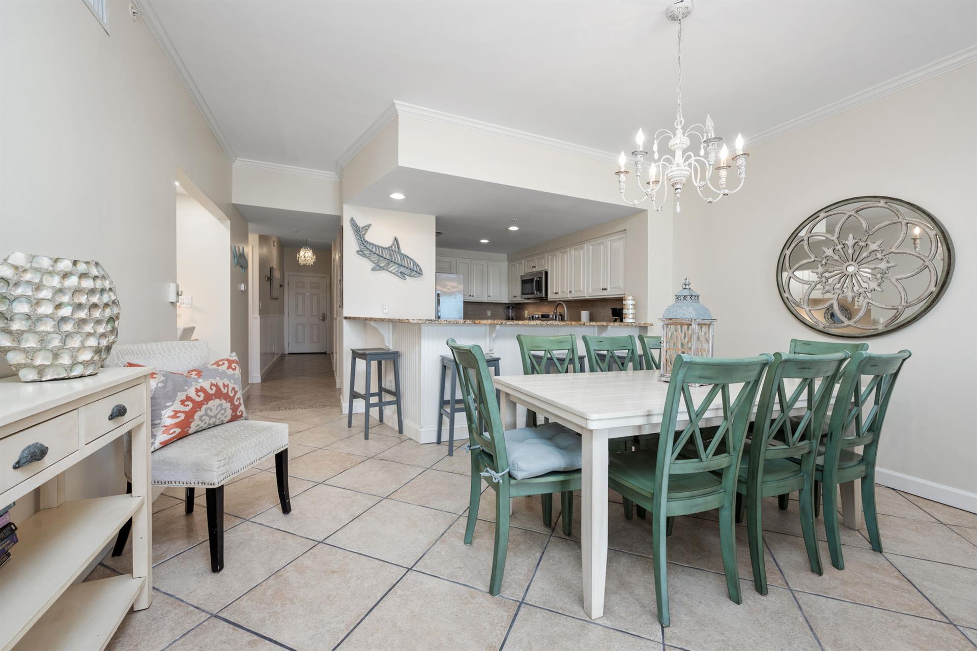 Dining area to kitchen