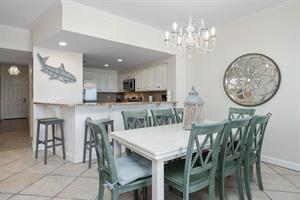 Dining area to breakfast bar