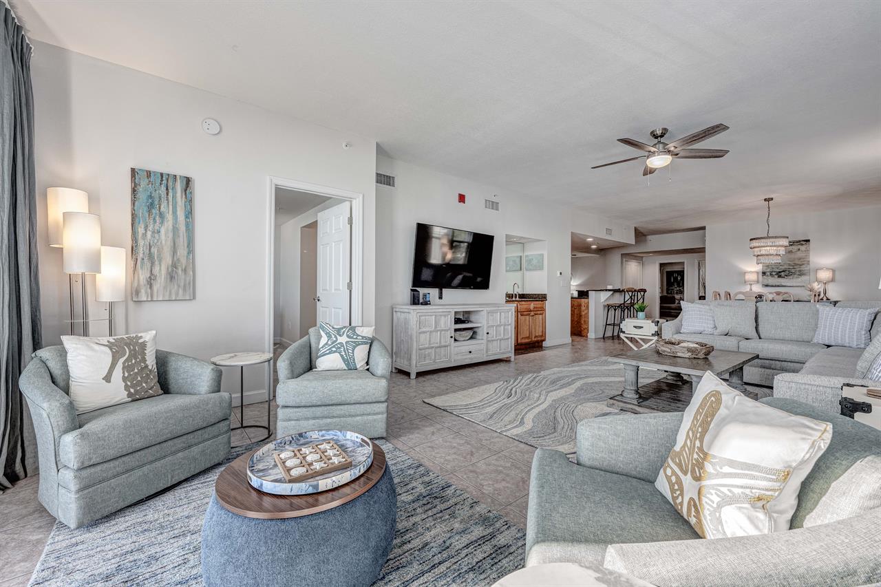 Living room to diningkitchen area