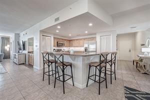 Breakfast bar to kitchen