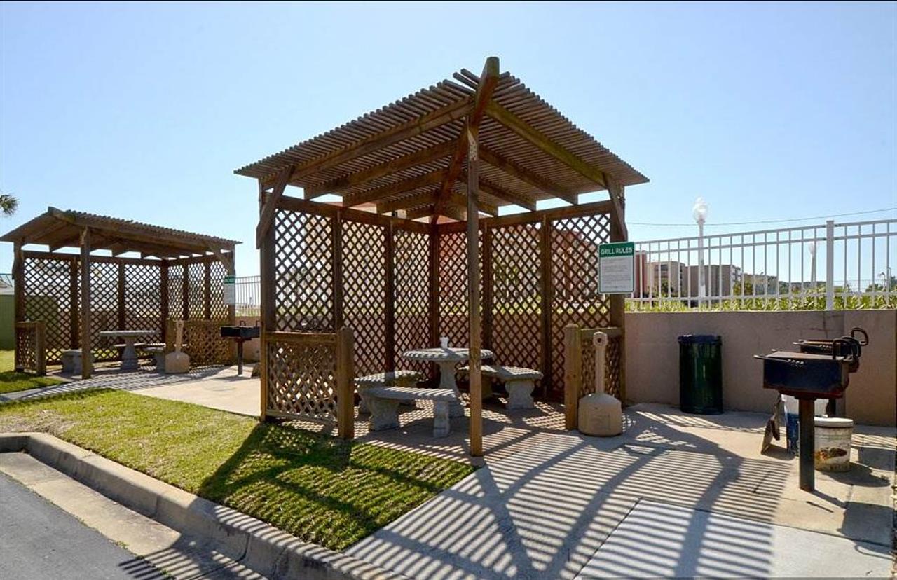 Bar B Que area