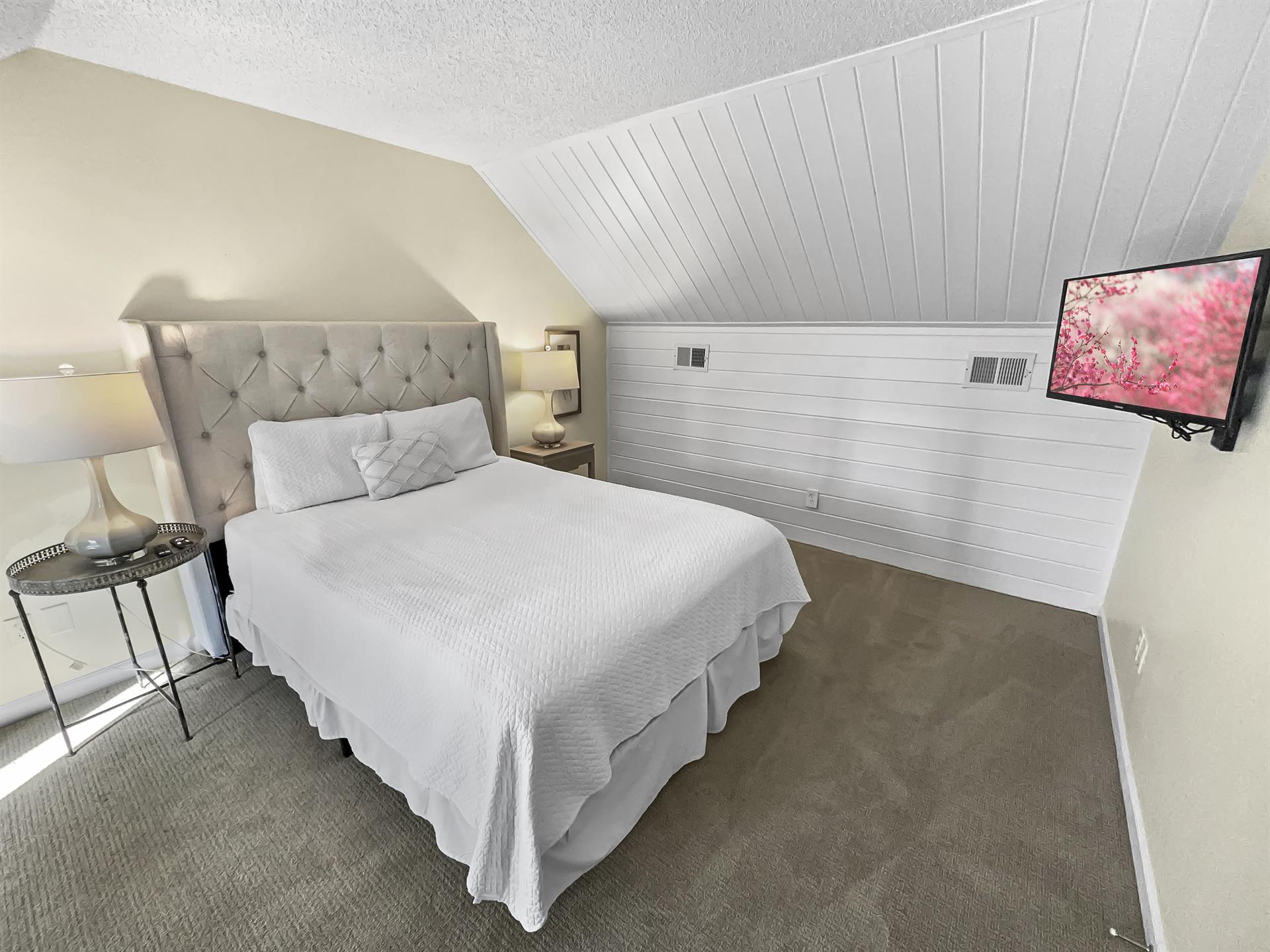 Upstairs guest bedroom