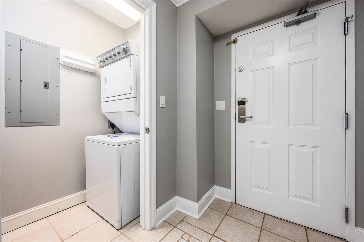 Entry  Laundry
