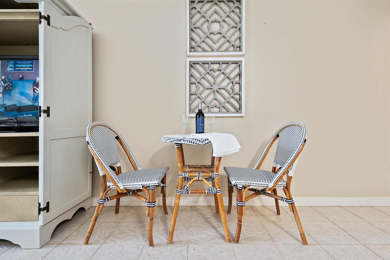 Bistro Dining