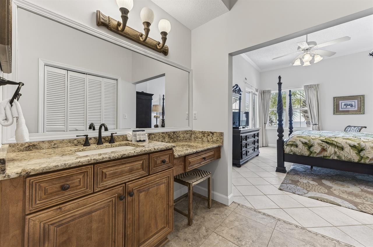 033Master Bathroom  A