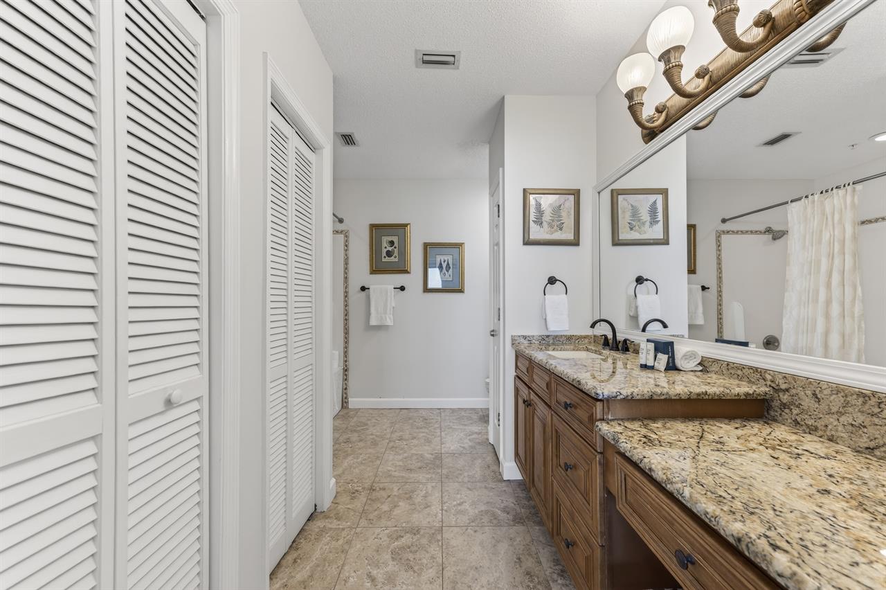 085Master Bathroom  B