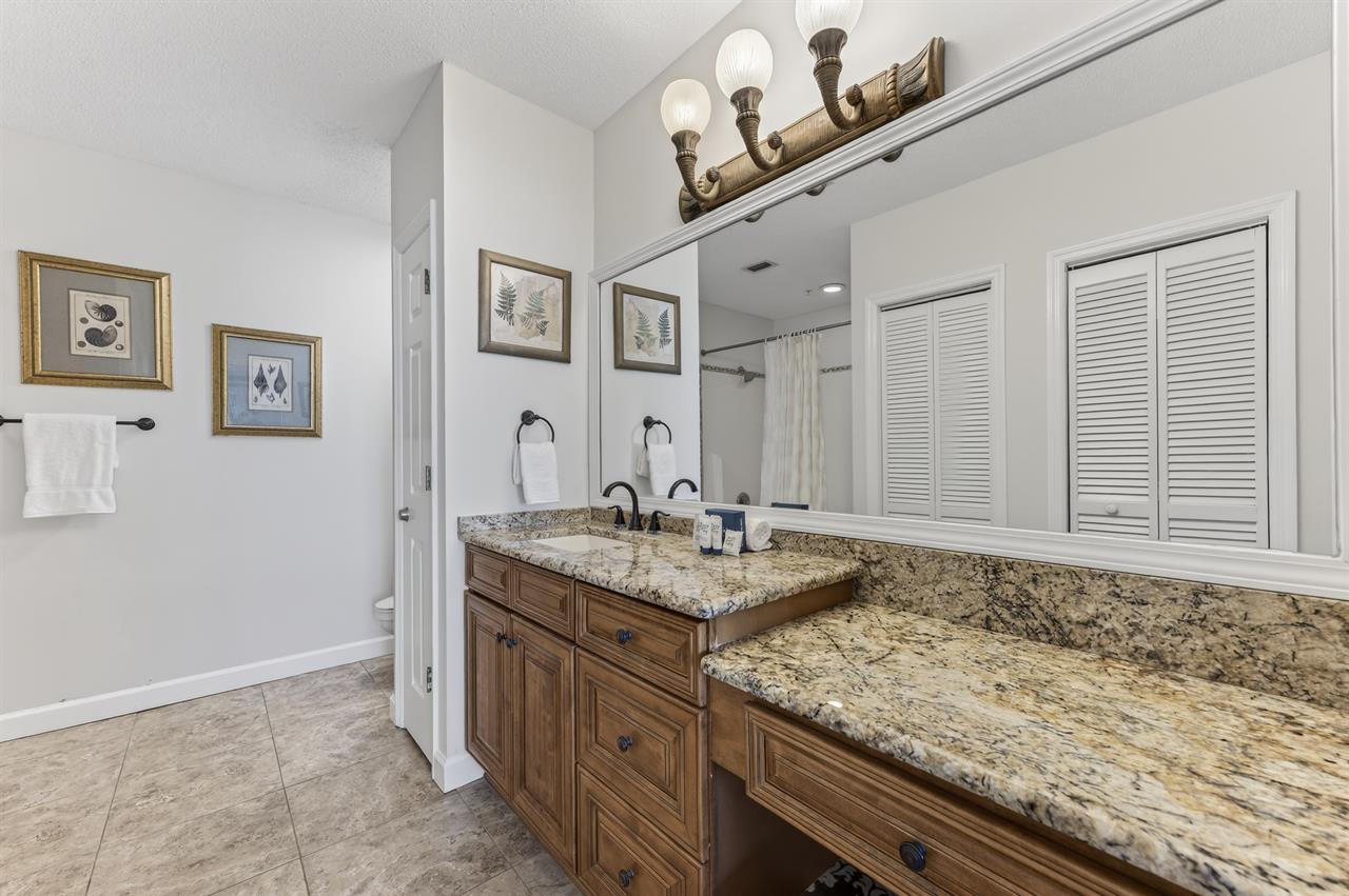 086Master Bathroom  B