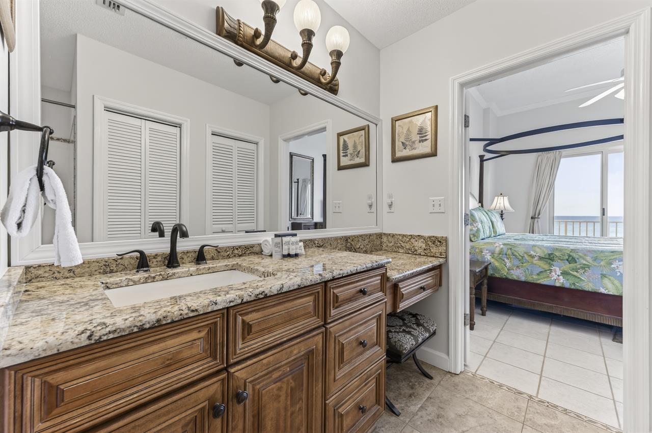 087Master Bathroom  B