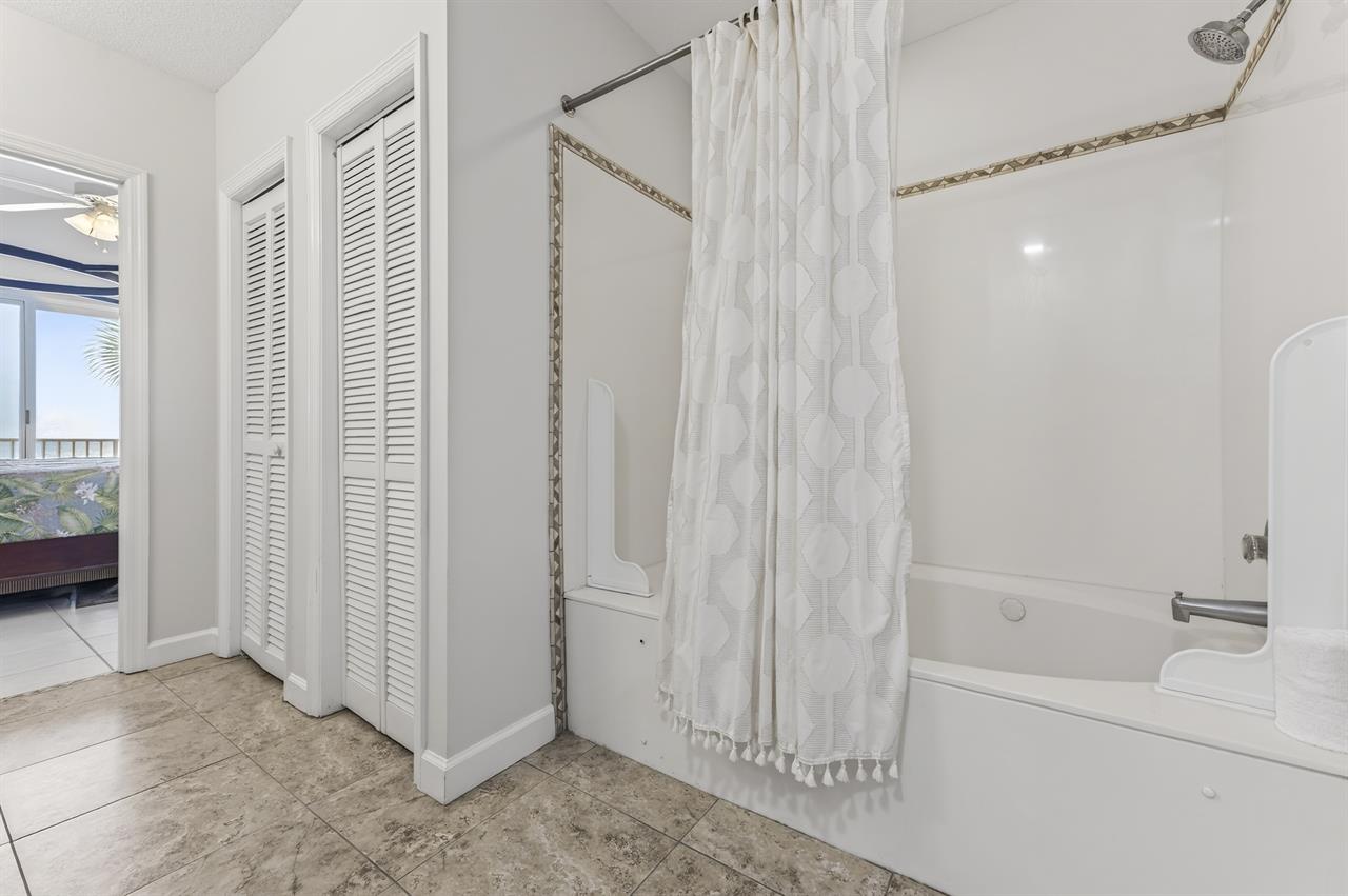 089Master Bathroom  B