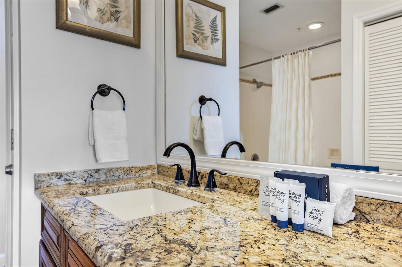 090Master Bathroom  B