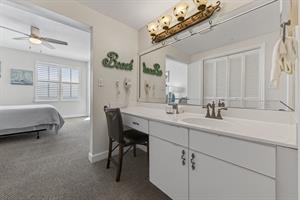 41Master Bathroom