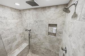 40Master Bathroom