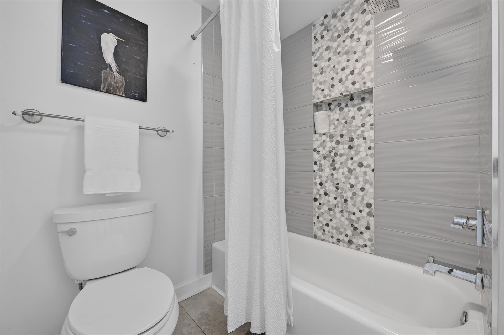 100Guest Bathroom Bside