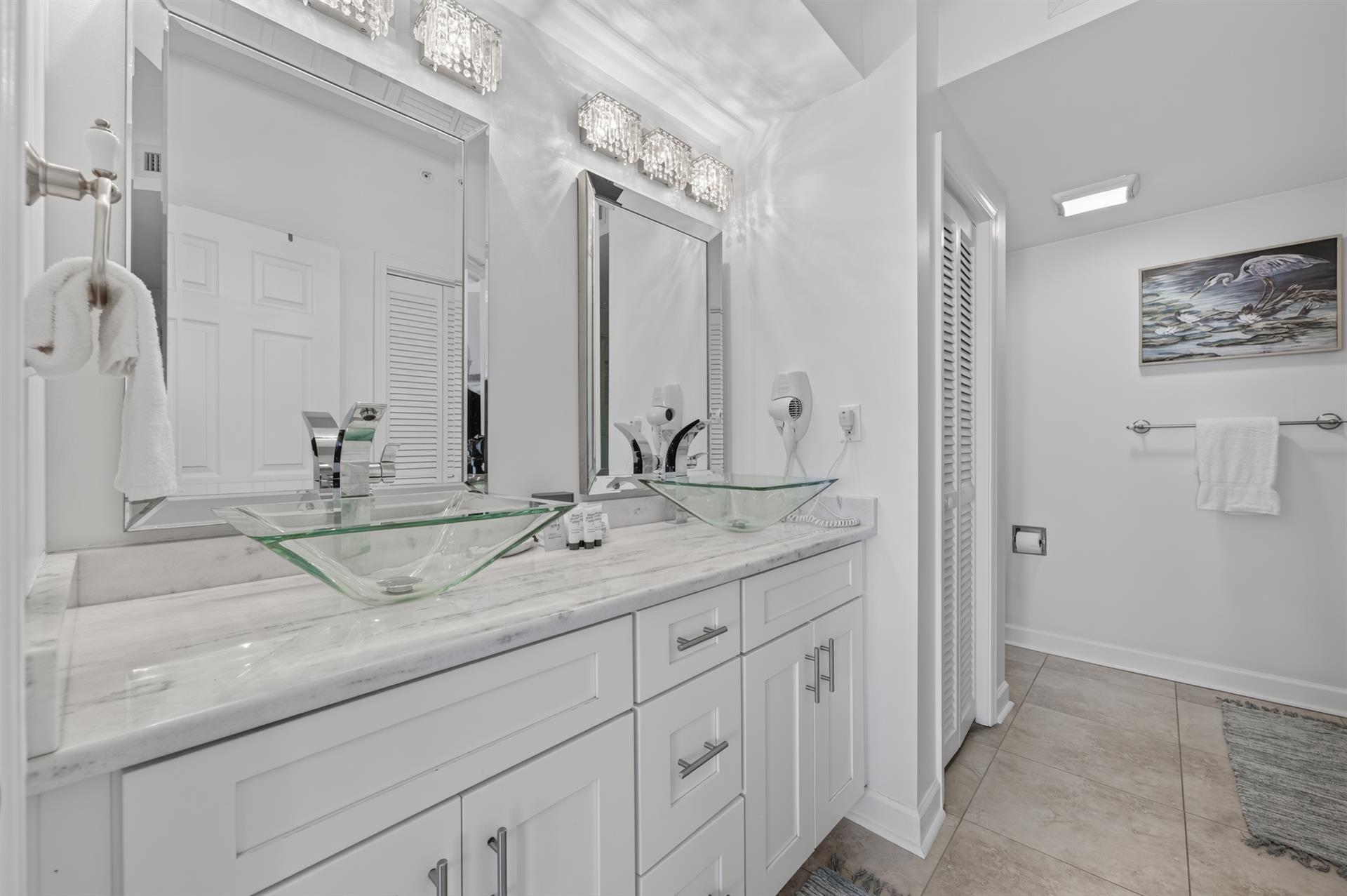087Master Bathroom Bside