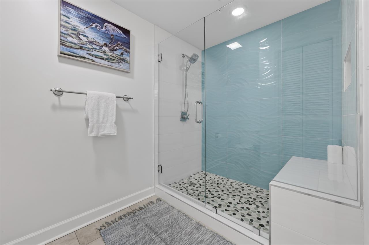 088Master Bathroom Bside