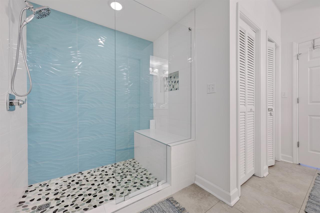 089Master Bathroom Bside