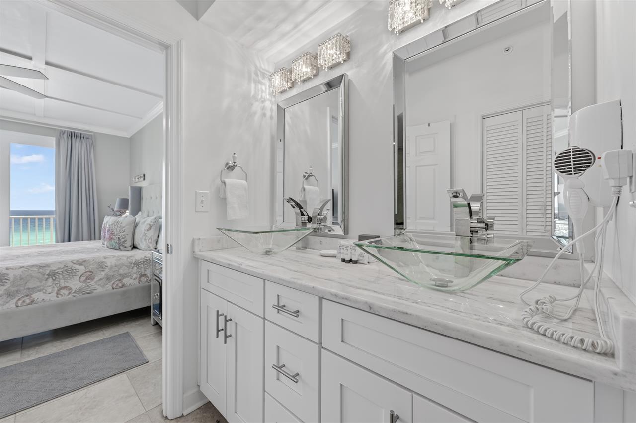 091Master Bathroom Bside