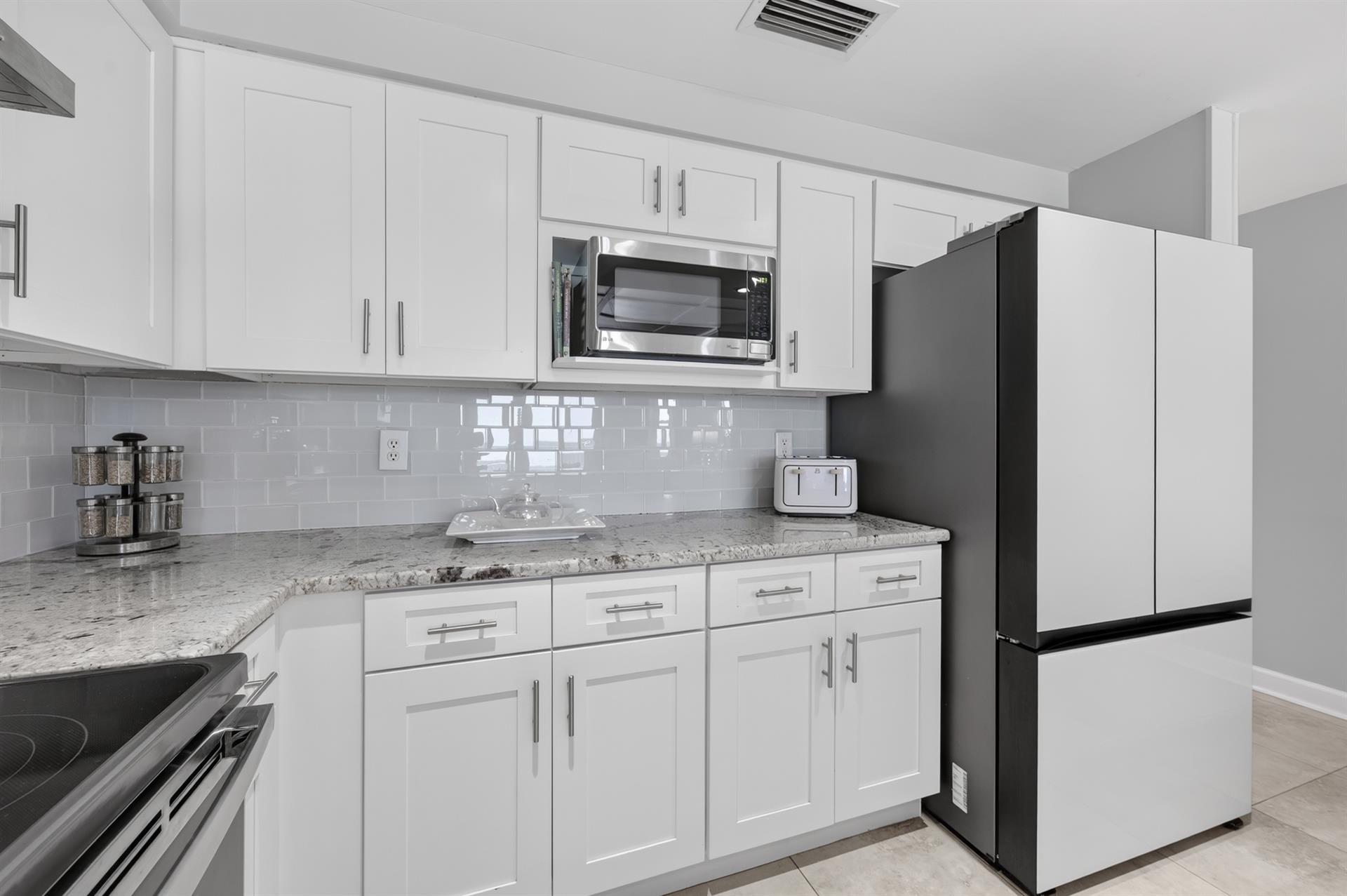028Kitchen Area Aside