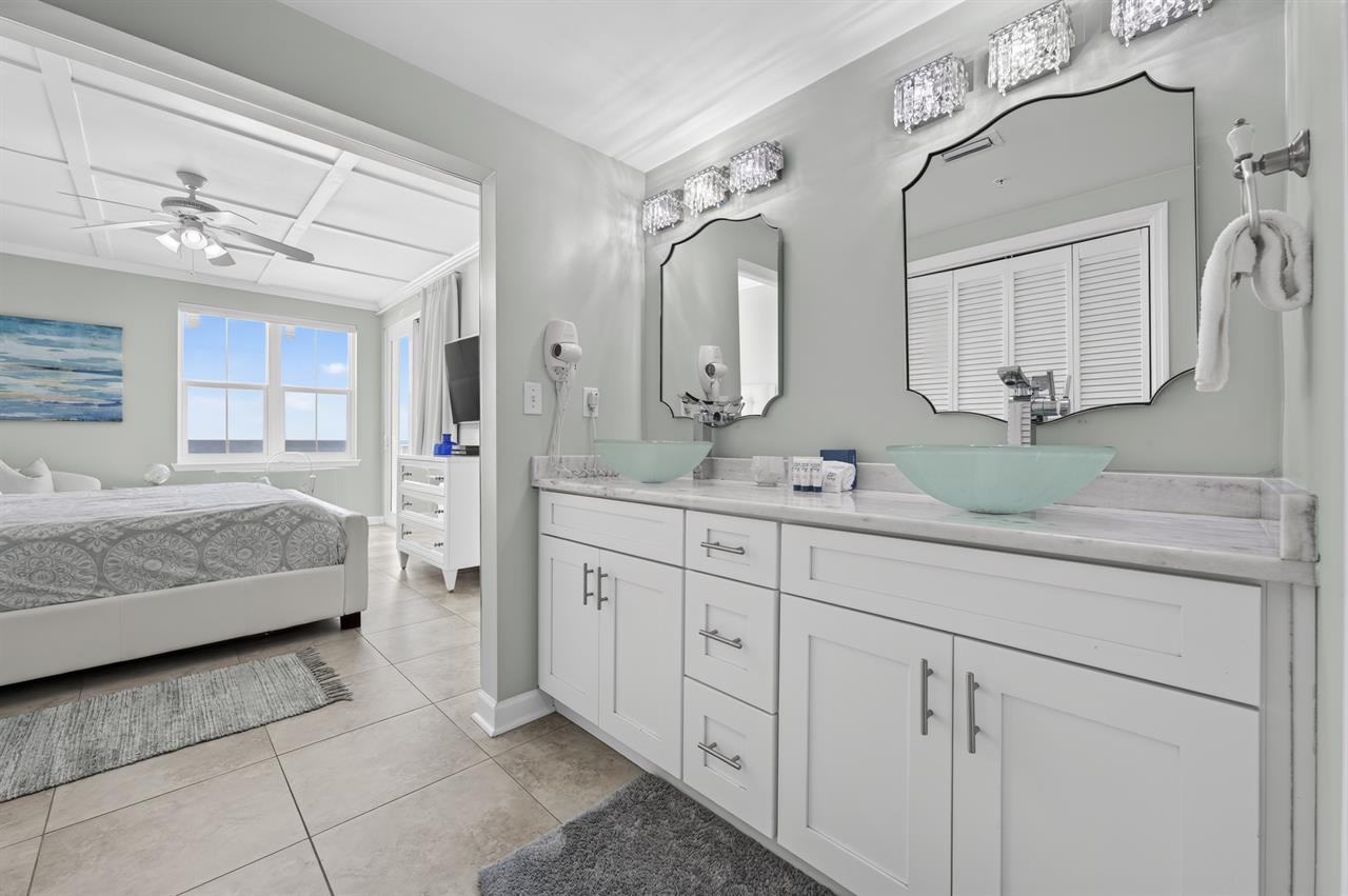 040Master Bathroom Aside