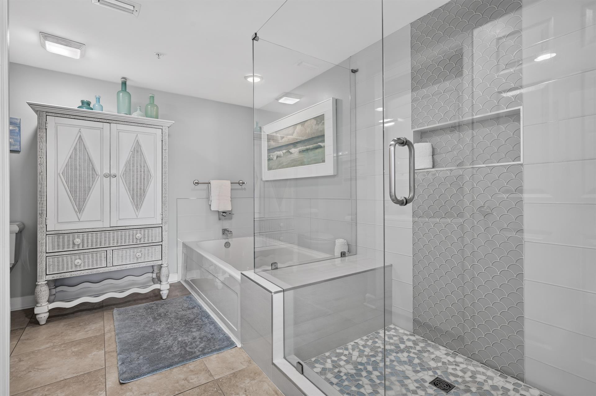 042Master Bathroom Aside