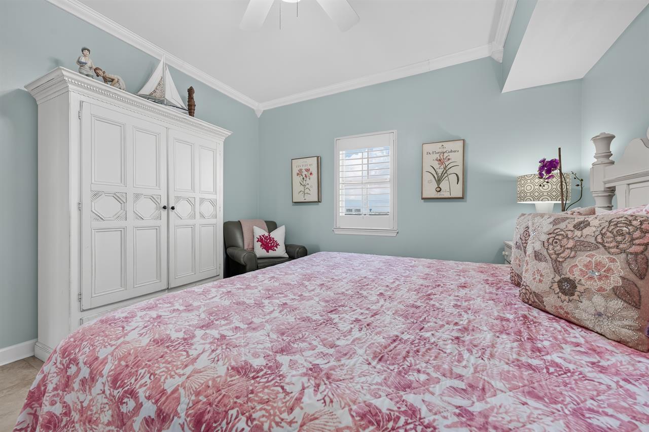 048Guest Bedroom Aside