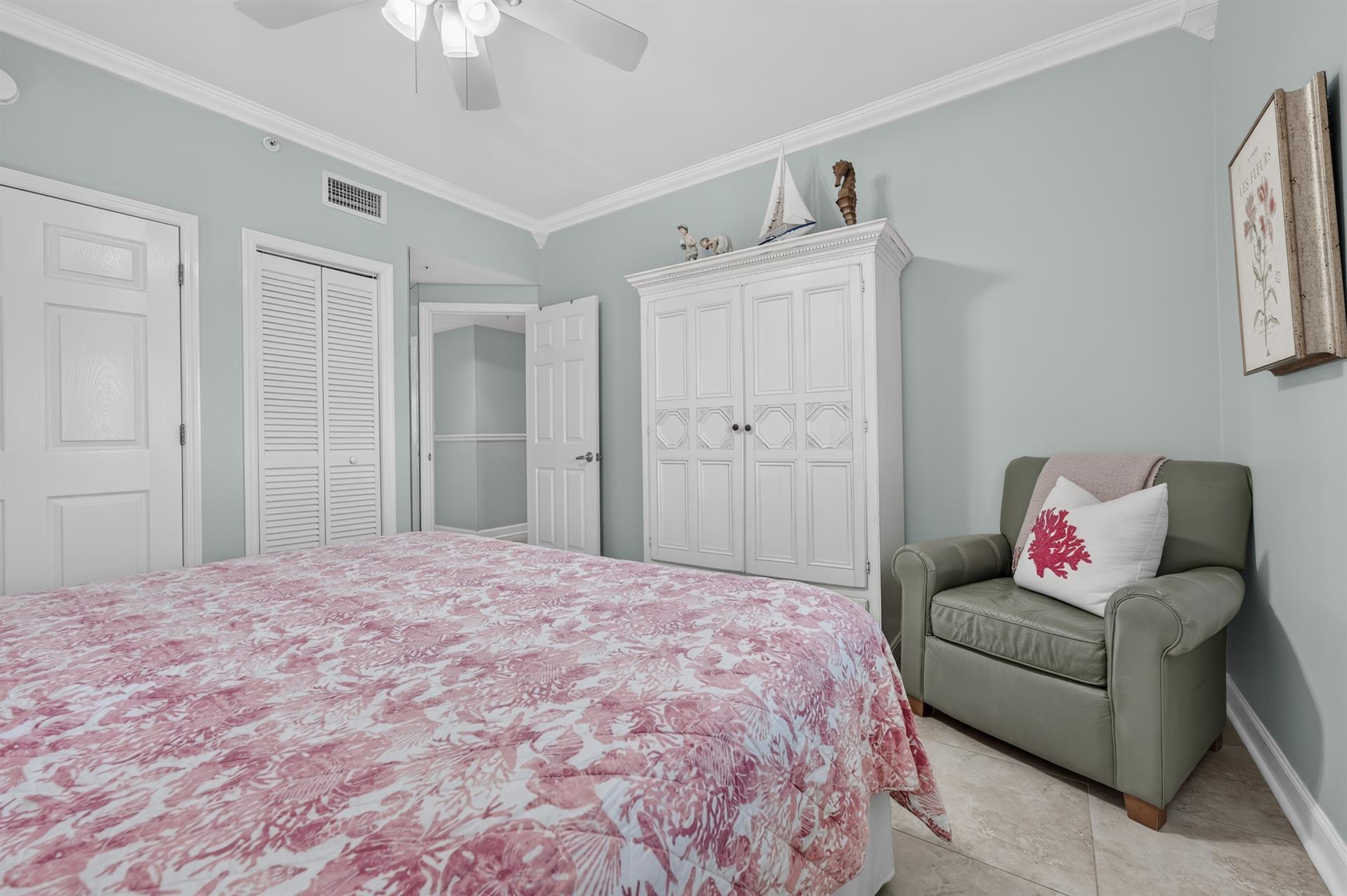 049Guest Bedroom Aside