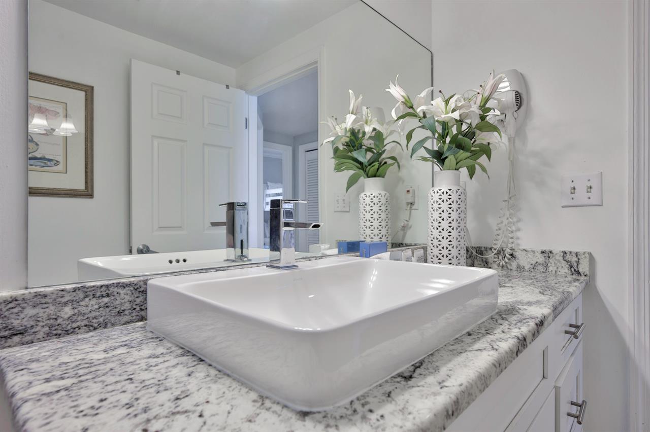 053Guest Bathroom Aside