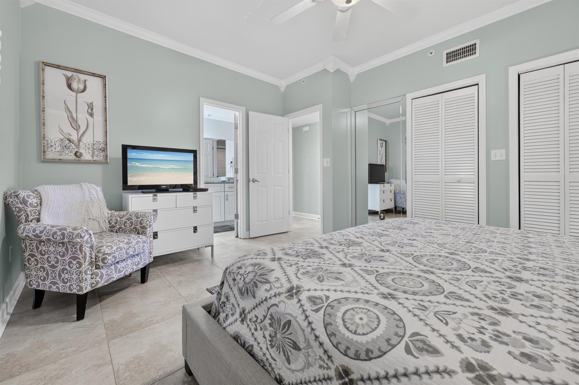 096Guest Bedroom Bside