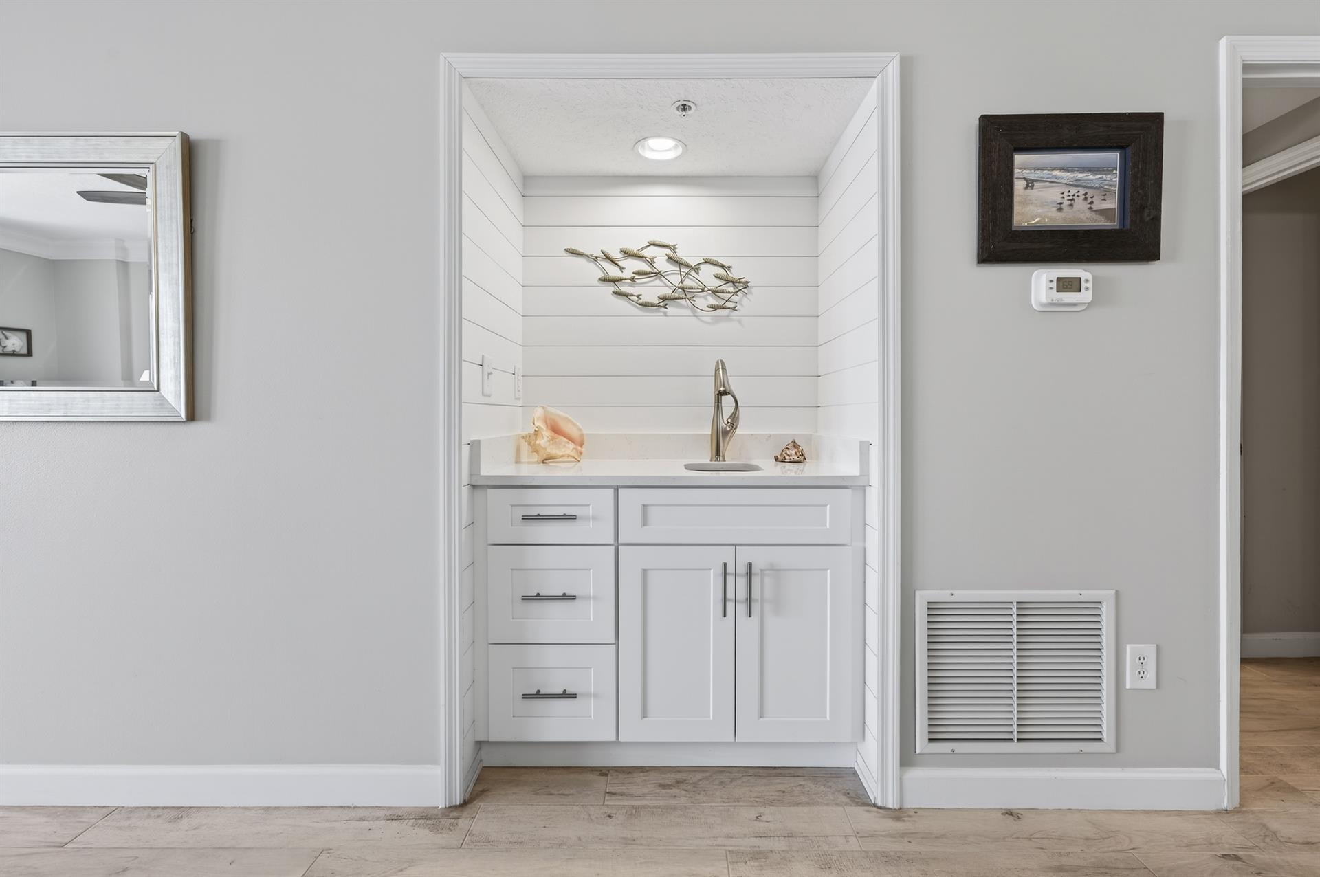 25Wet Bar