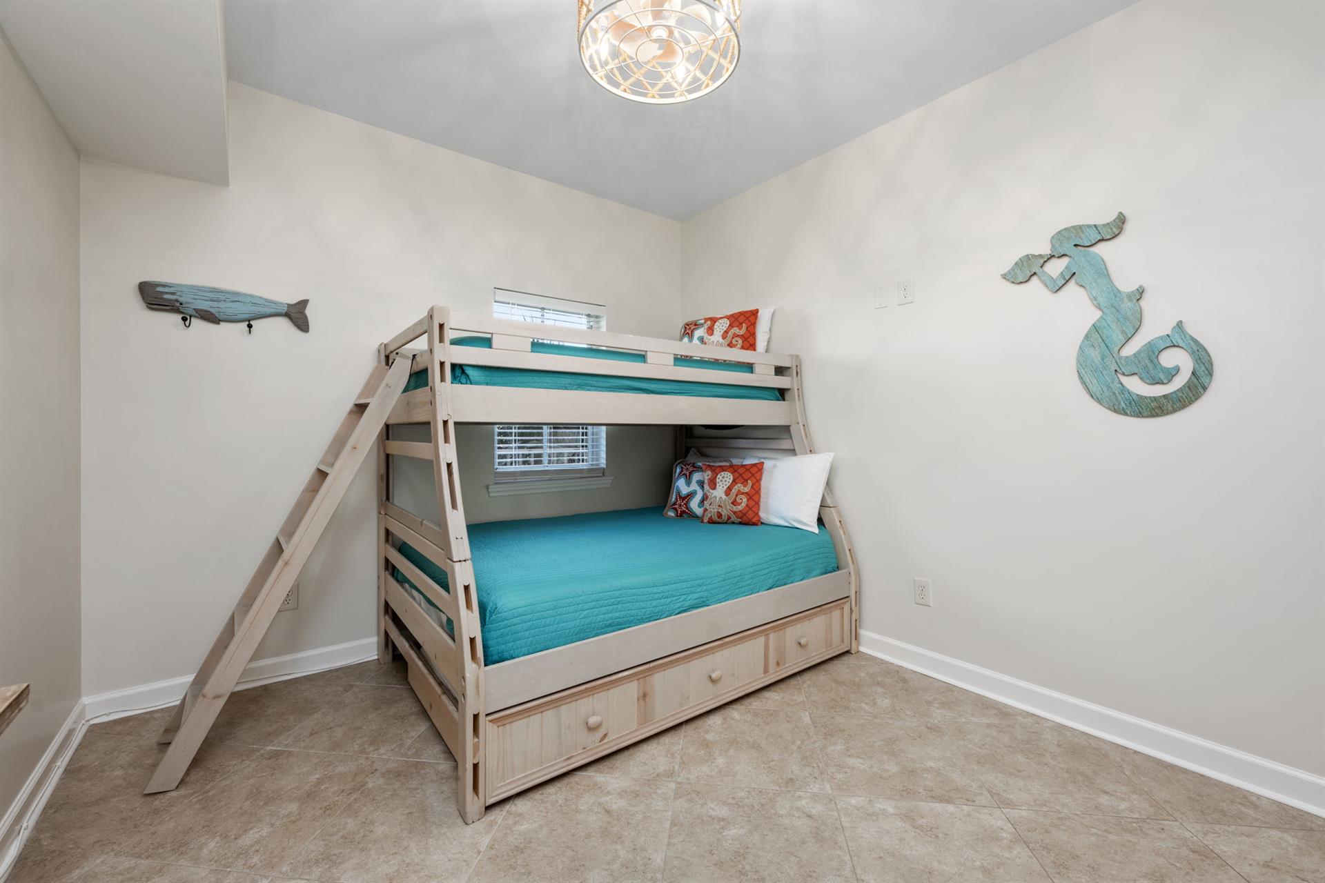 Guest bedroom 2