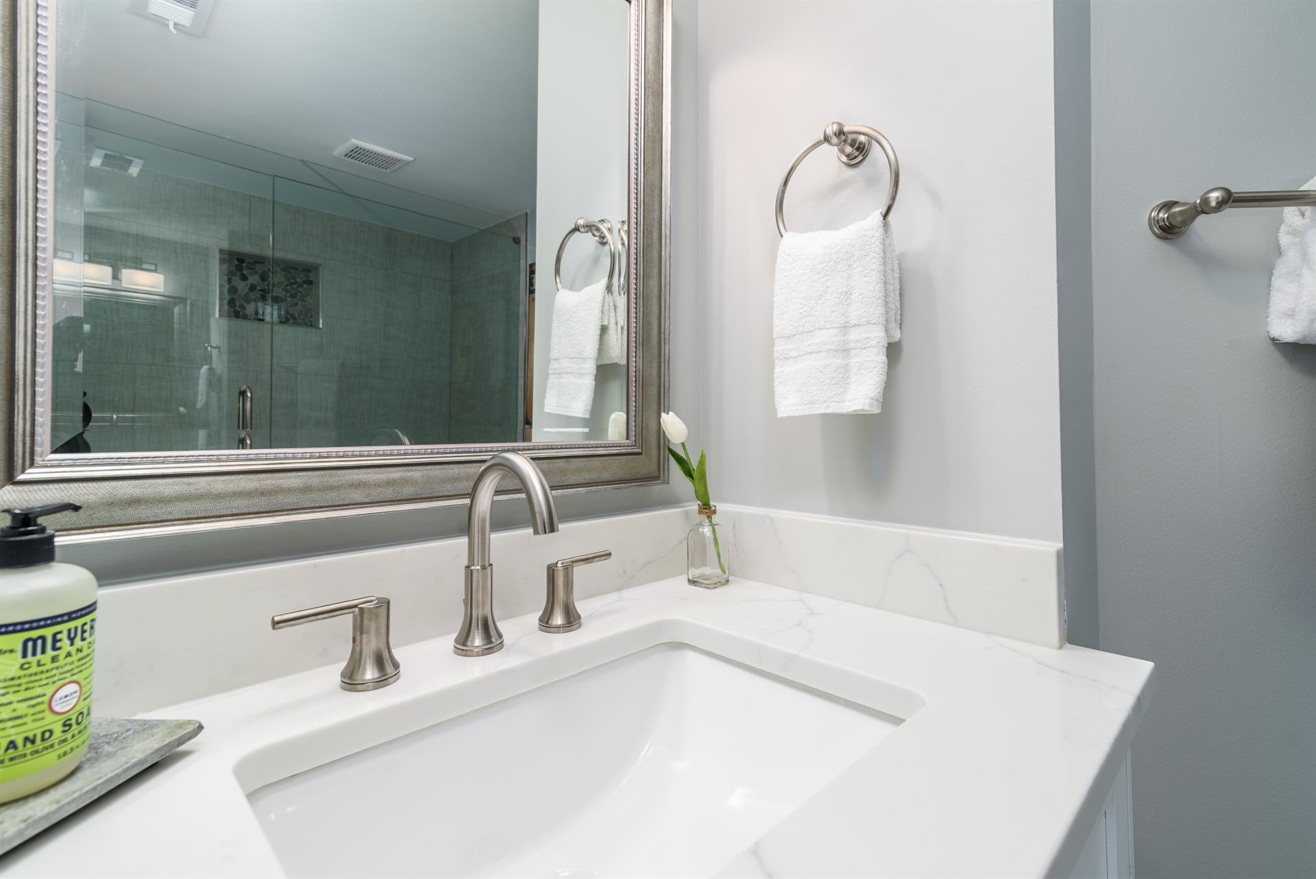 Guest Bathroom  2nd floor