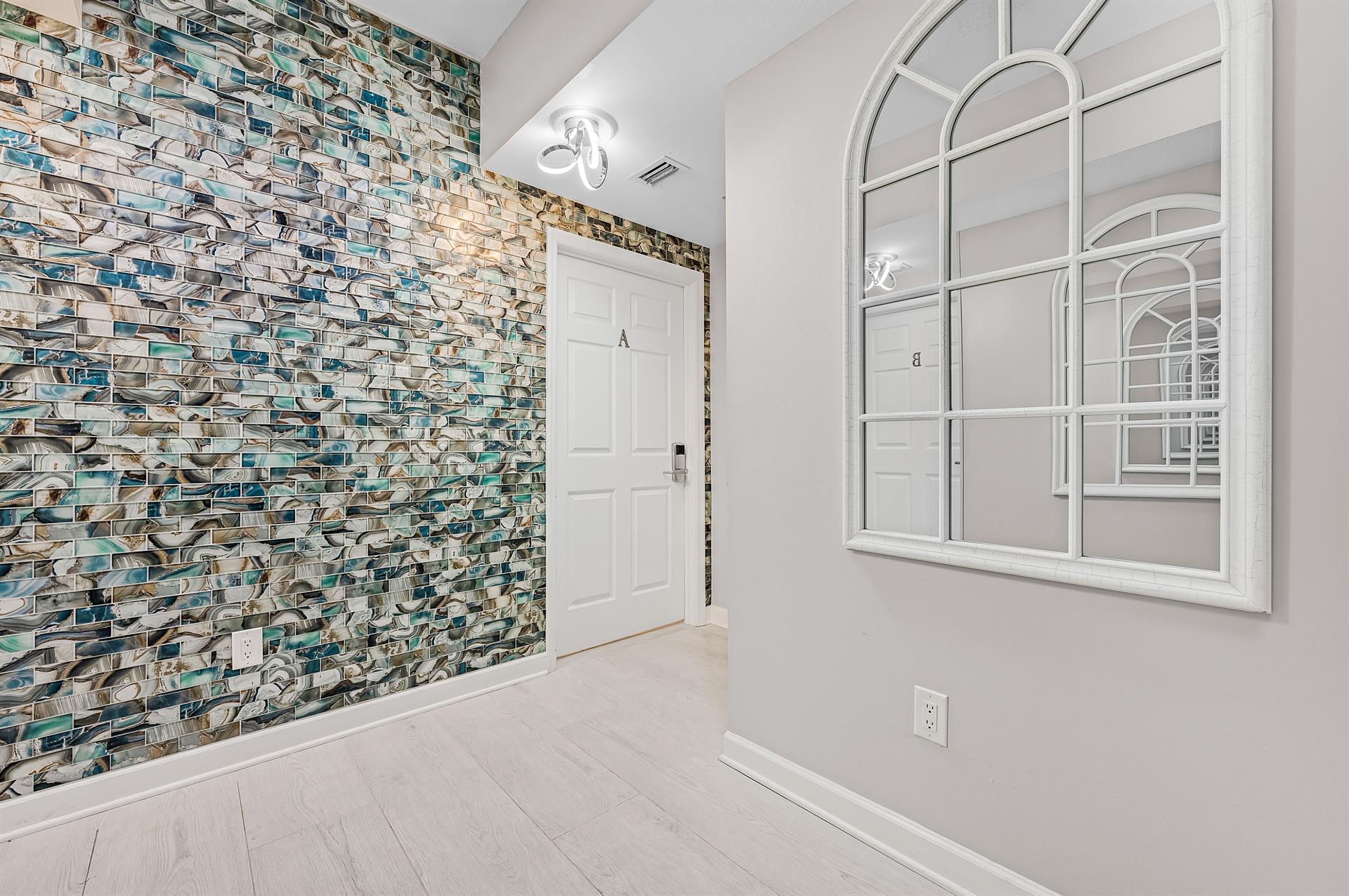 503A  Foyer