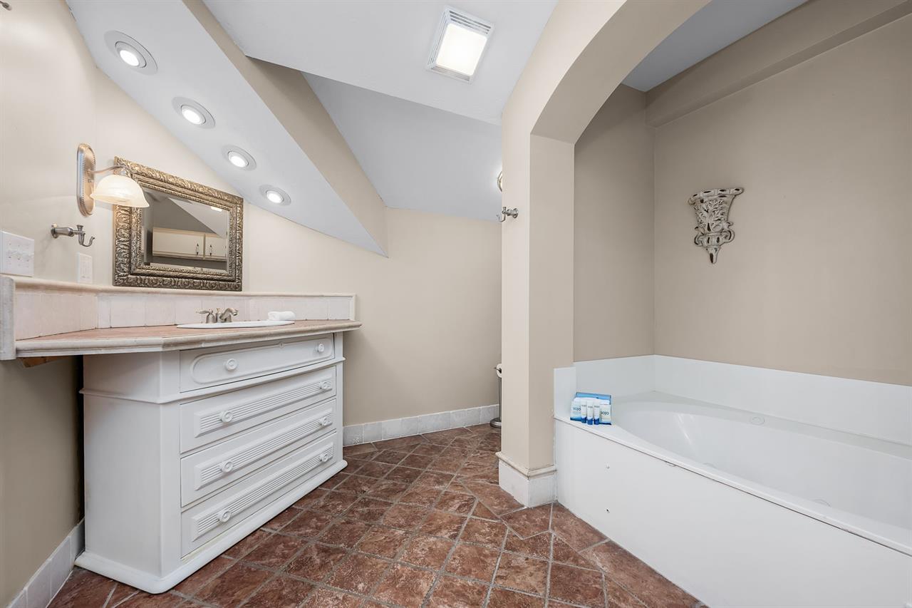 Master Bathroom  2nd floor