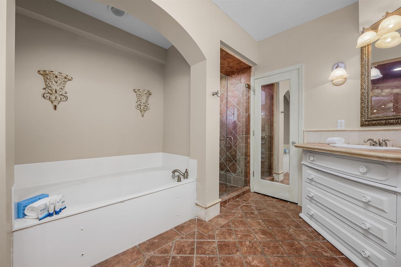Master Bathroom  2nd floor