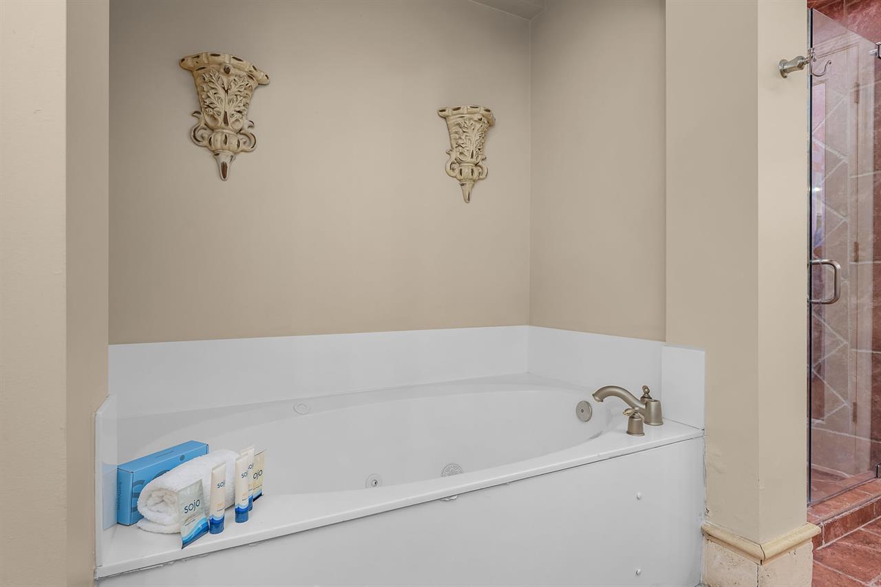 Master Bathroom  2nd floor