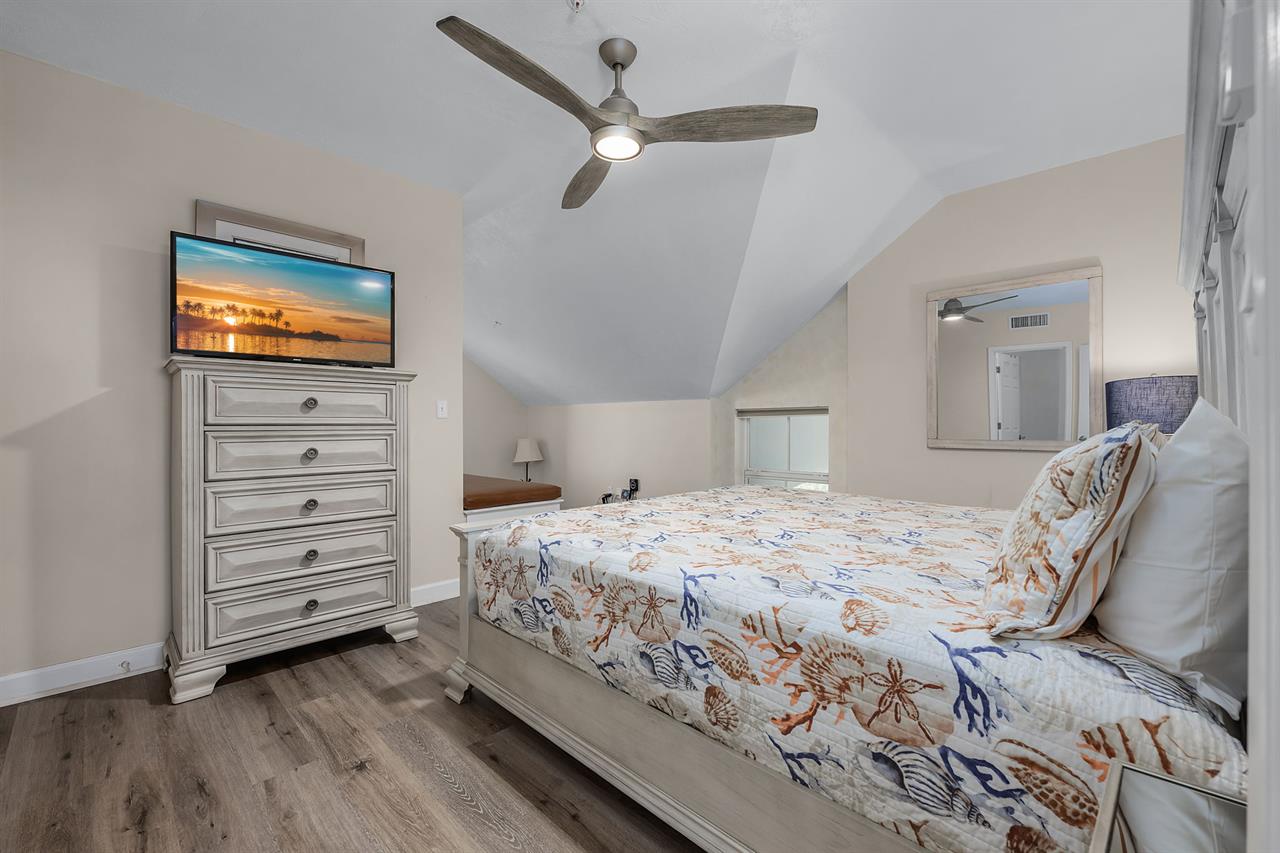Guest Bedroom  2nd floor