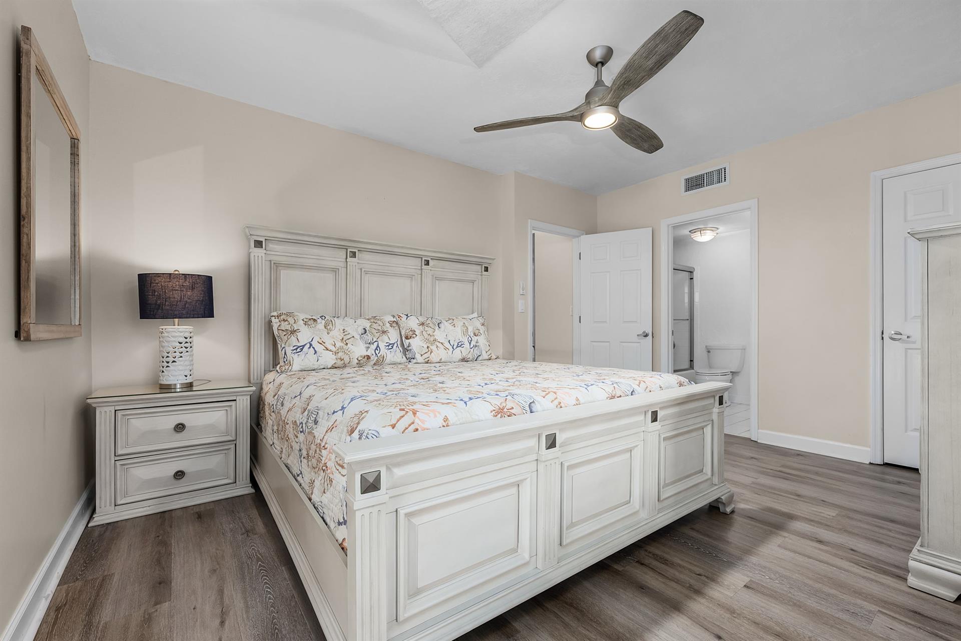 Guest Bedroom  2nd floor