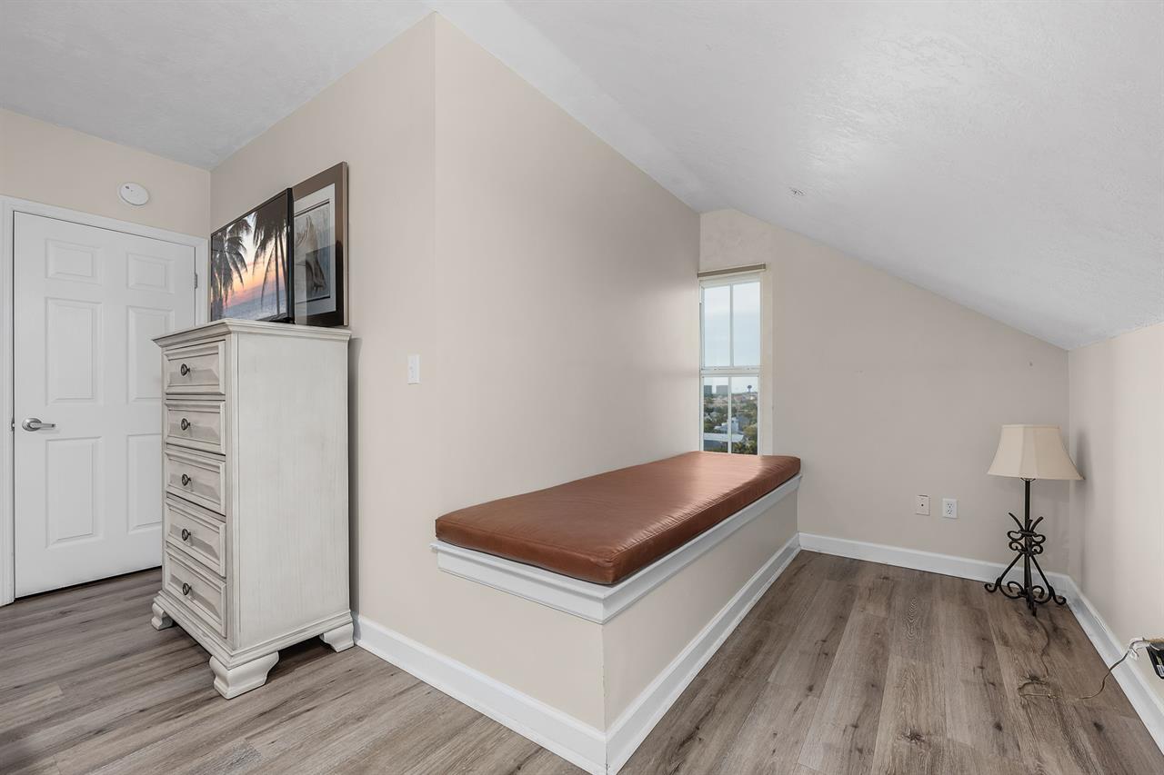 Guest Bedroom  2nd floor