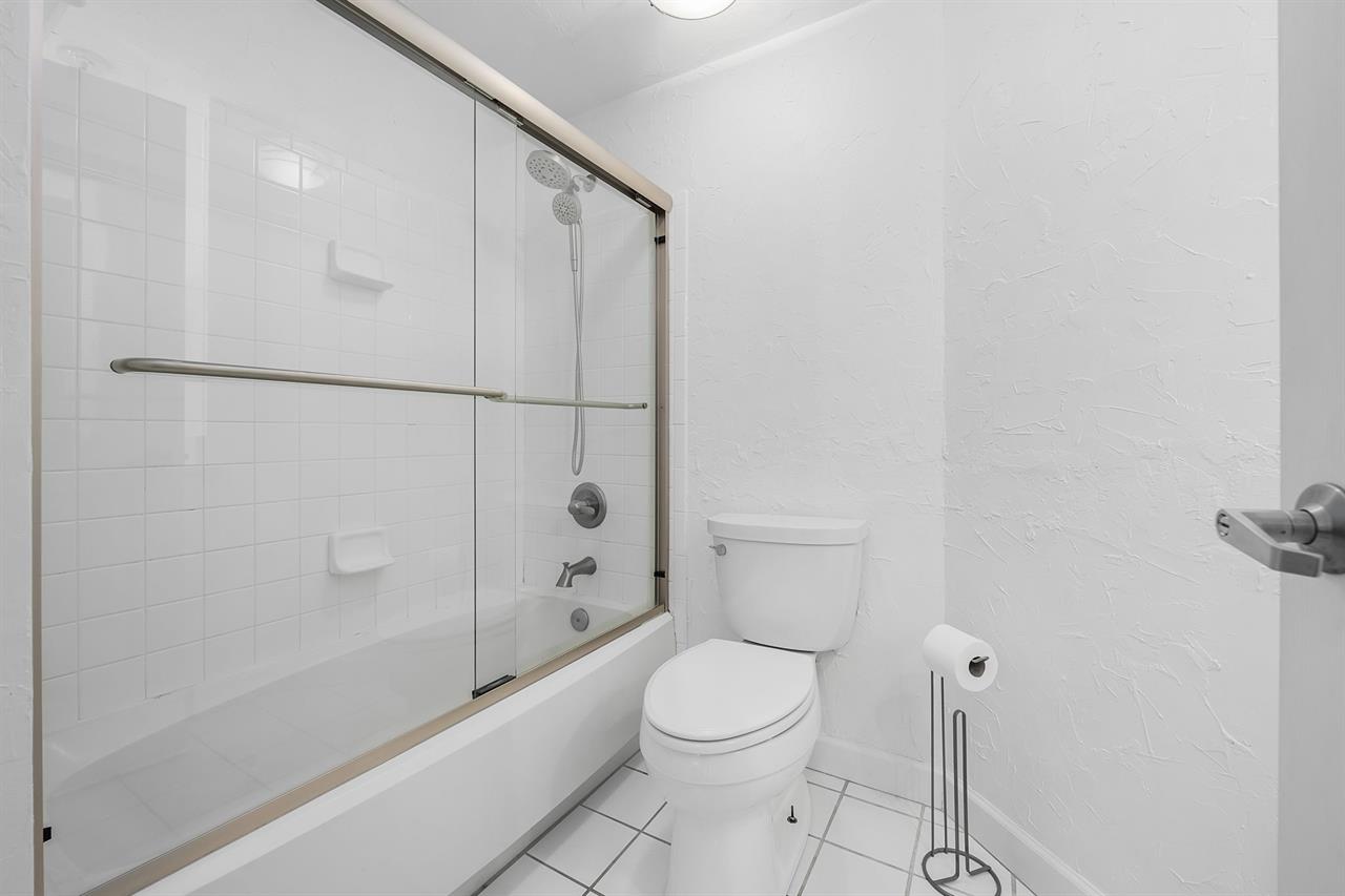 Guest Bathroom  2nd floor